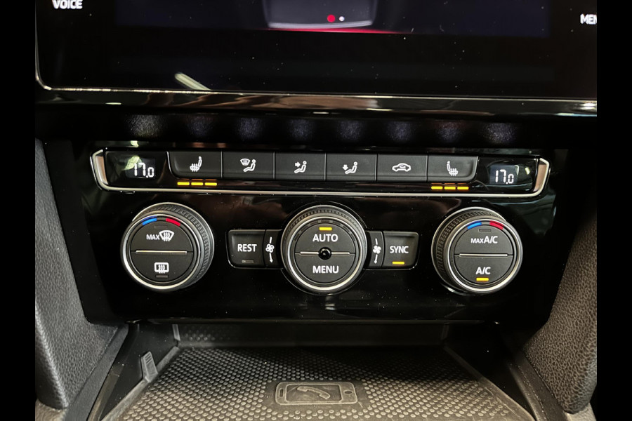 Volkswagen Passat Variant 1.4 TSI PHEV GTE Elegance Panoramadak Trekhaak Navigatie Apple Carplay/Android Auto Camera Parkeersensoren Stoelverwarming Virtual Cockpit Climate Control