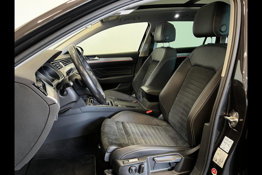 Volkswagen Passat Variant 1.4 TSI PHEV GTE Elegance Panoramadak Trekhaak Navigatie Apple Carplay/Android Auto Camera Parkeersensoren Stoelverwarming Virtual Cockpit Climate Control