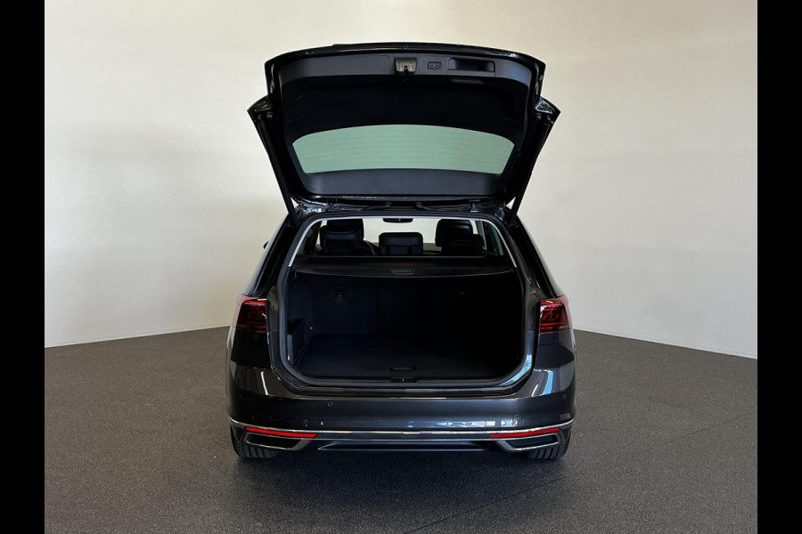 Volkswagen Passat Variant 1.4 TSI PHEV GTE Elegance Panoramadak Trekhaak Navigatie Apple Carplay/Android Auto Camera Parkeersensoren Stoelverwarming Virtual Cockpit Climate Control