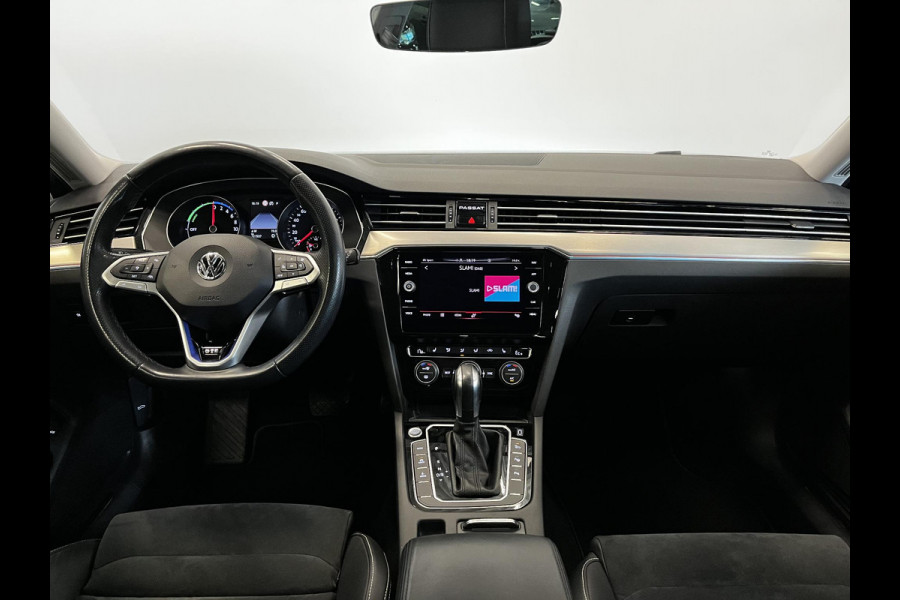 Volkswagen Passat Variant 1.4 TSI PHEV GTE Elegance Panoramadak Trekhaak Navigatie Apple Carplay/Android Auto Camera Parkeersensoren Stoelverwarming Virtual Cockpit Climate Control