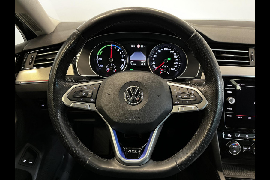 Volkswagen Passat Variant 1.4 TSI PHEV GTE Elegance Panoramadak Trekhaak Navigatie Apple Carplay/Android Auto Camera Parkeersensoren Stoelverwarming Virtual Cockpit Climate Control