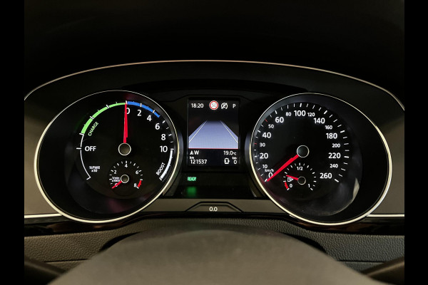 Volkswagen Passat Variant 1.4 TSI PHEV GTE Elegance Panoramadak Trekhaak Navigatie Apple Carplay/Android Auto Camera Parkeersensoren Stoelverwarming Virtual Cockpit Climate Control