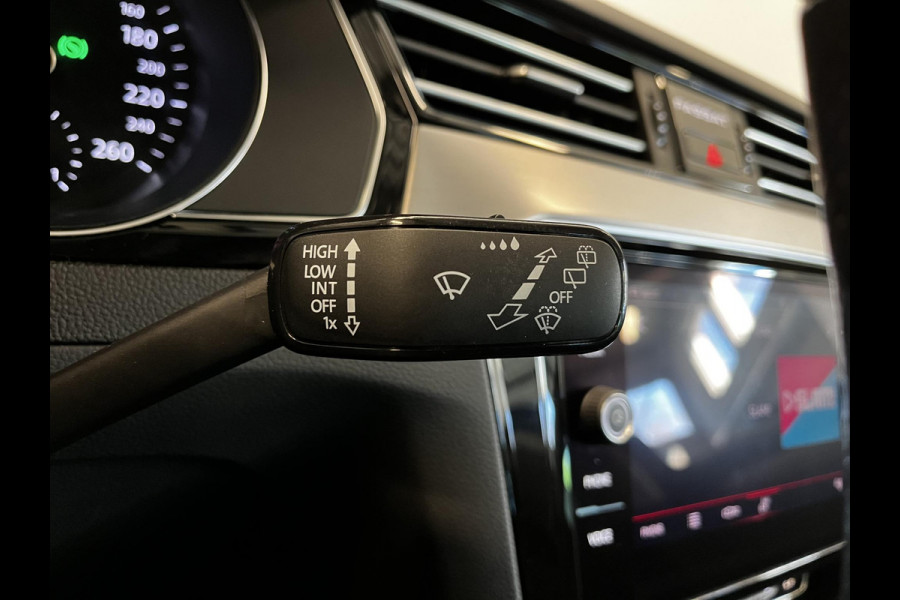 Volkswagen Passat Variant 1.4 TSI PHEV GTE Elegance Panoramadak Trekhaak Navigatie Apple Carplay/Android Auto Camera Parkeersensoren Stoelverwarming Virtual Cockpit Climate Control