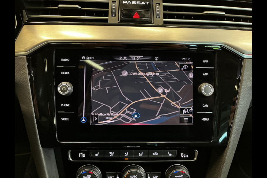 Volkswagen Passat Variant 1.4 TSI PHEV GTE Elegance Panoramadak Trekhaak Navigatie Apple Carplay/Android Auto Camera Parkeersensoren Stoelverwarming Virtual Cockpit Climate Control