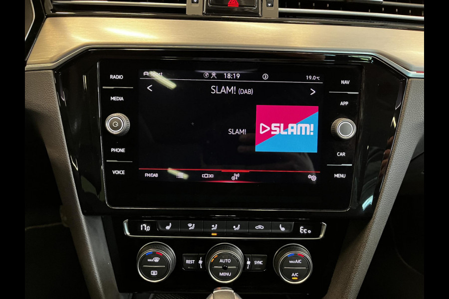 Volkswagen Passat Variant 1.4 TSI PHEV GTE Elegance Panoramadak Trekhaak Navigatie Apple Carplay/Android Auto Camera Parkeersensoren Stoelverwarming Virtual Cockpit Climate Control