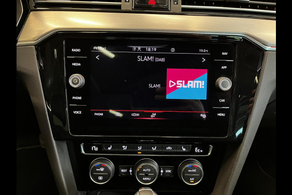 Volkswagen Passat Variant 1.4 TSI PHEV GTE Elegance Panoramadak Trekhaak Navigatie Apple Carplay/Android Auto Camera Parkeersensoren Stoelverwarming Virtual Cockpit Climate Control