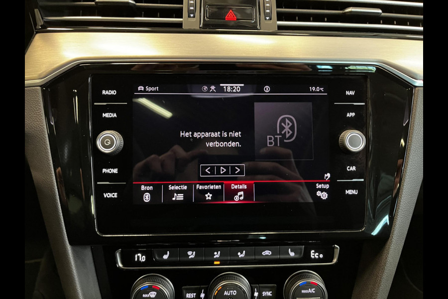 Volkswagen Passat Variant 1.4 TSI PHEV GTE Elegance Panoramadak Trekhaak Navigatie Apple Carplay/Android Auto Camera Parkeersensoren Stoelverwarming Virtual Cockpit Climate Control