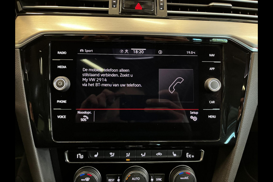 Volkswagen Passat Variant 1.4 TSI PHEV GTE Elegance Panoramadak Trekhaak Navigatie Apple Carplay/Android Auto Camera Parkeersensoren Stoelverwarming Virtual Cockpit Climate Control
