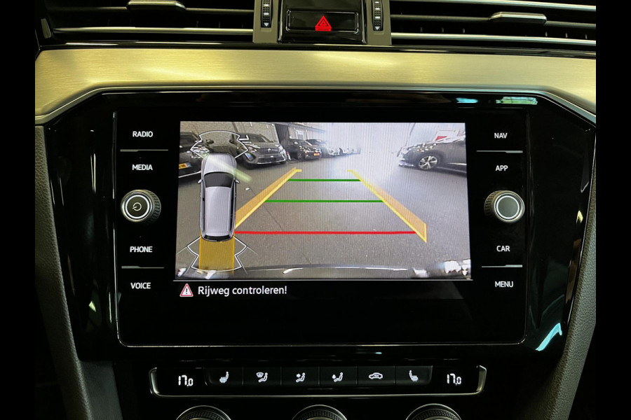 Volkswagen Passat Variant 1.4 TSI PHEV GTE Elegance Panoramadak Trekhaak Navigatie Apple Carplay/Android Auto Camera Parkeersensoren Stoelverwarming Virtual Cockpit Climate Control