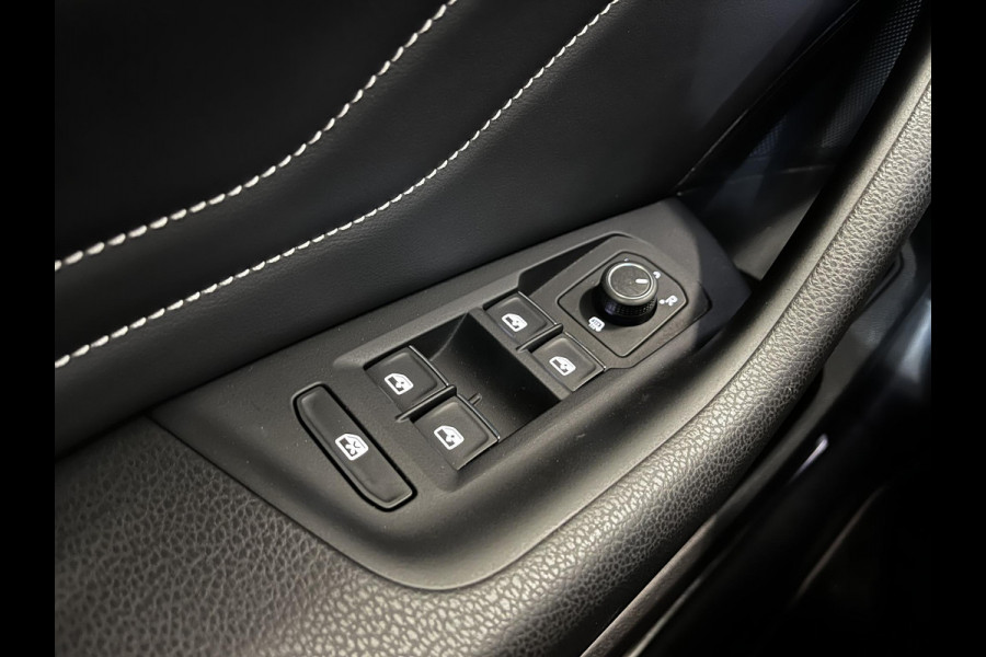 Volkswagen Passat Variant 1.4 TSI PHEV GTE Elegance Panoramadak Trekhaak Navigatie Apple Carplay/Android Auto Camera Parkeersensoren Stoelverwarming Virtual Cockpit Climate Control