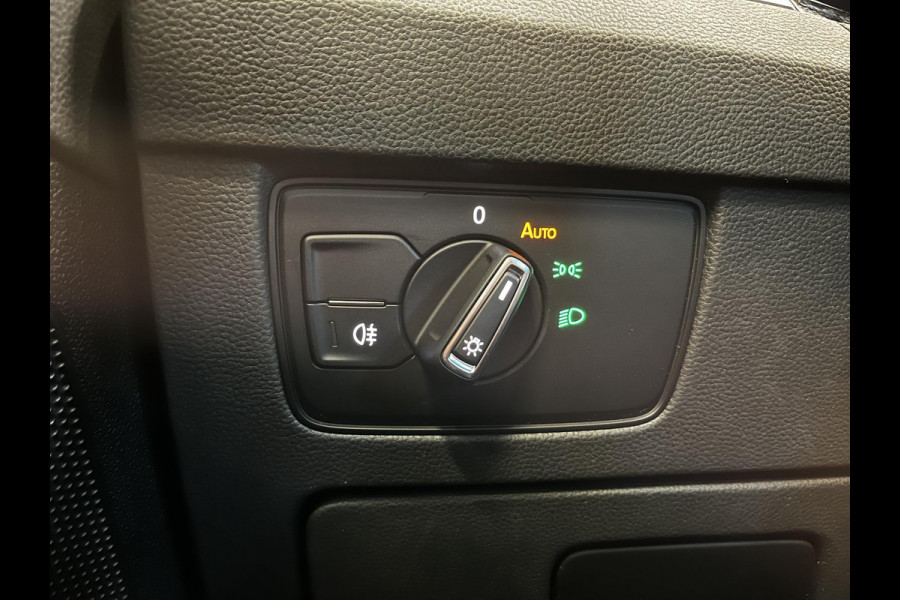 Volkswagen Passat Variant 1.4 TSI PHEV GTE Elegance Panoramadak Trekhaak Navigatie Apple Carplay/Android Auto Camera Parkeersensoren Stoelverwarming Virtual Cockpit Climate Control
