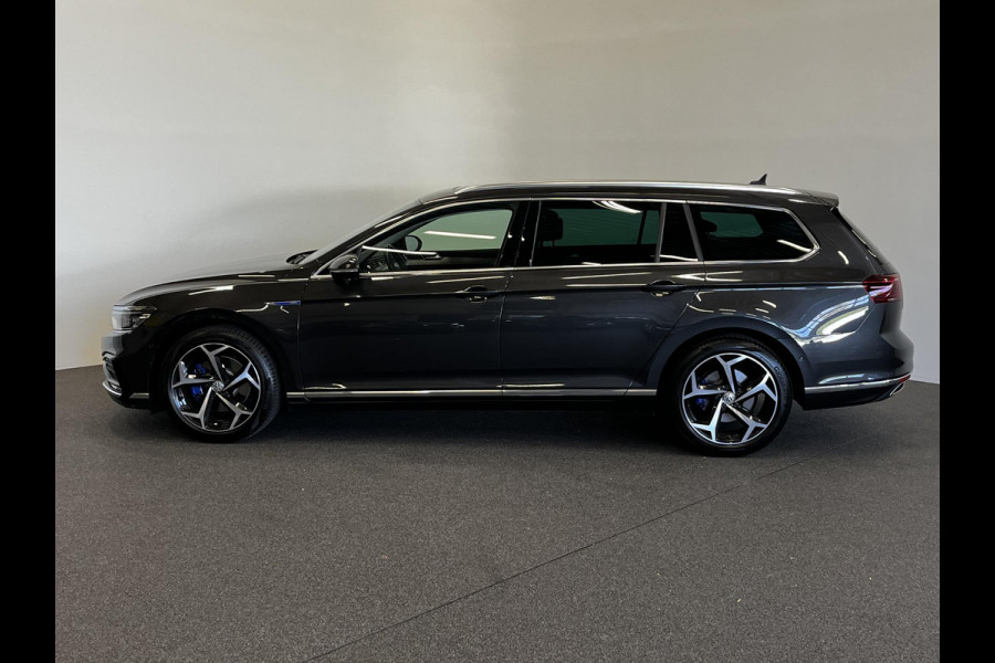 Volkswagen Passat Variant 1.4 TSI PHEV GTE Elegance Panoramadak Trekhaak Navigatie Apple Carplay/Android Auto Camera Parkeersensoren Stoelverwarming Virtual Cockpit Climate Control