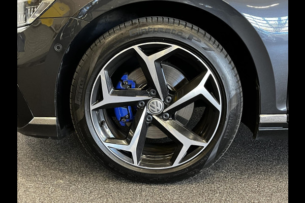 Volkswagen Passat Variant 1.4 TSI PHEV GTE Elegance Panoramadak Trekhaak Navigatie Apple Carplay/Android Auto Camera Parkeersensoren Stoelverwarming Virtual Cockpit Climate Control