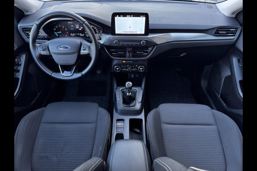 Ford FOCUS Wagon 1.5 Titanium / 150 PK / Trekhaak / Navigatie / Climate Control / PDC voor + Achter / NED-Focus