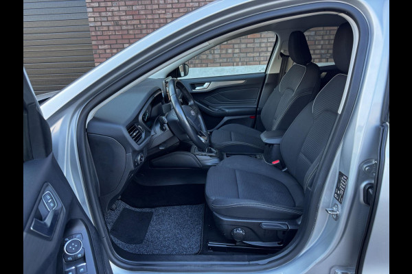 Ford FOCUS Wagon 1.5 Titanium / 150 PK / Trekhaak / Navigatie / Climate Control / PDC voor + Achter / NED-Focus