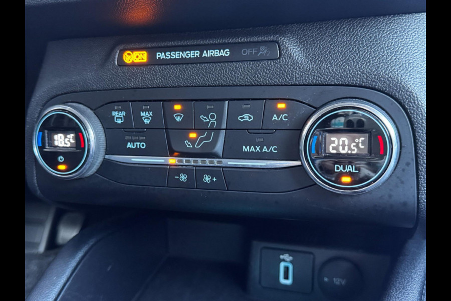 Ford FOCUS Wagon 1.5 Titanium / 150 PK / Trekhaak / Navigatie / Climate Control / PDC voor + Achter / NED-Focus