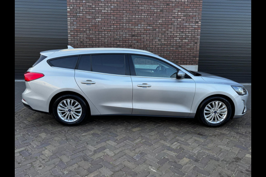 Ford FOCUS Wagon 1.5 Titanium / 150 PK / Trekhaak / Navigatie / Climate Control / PDC voor + Achter / NED-Focus