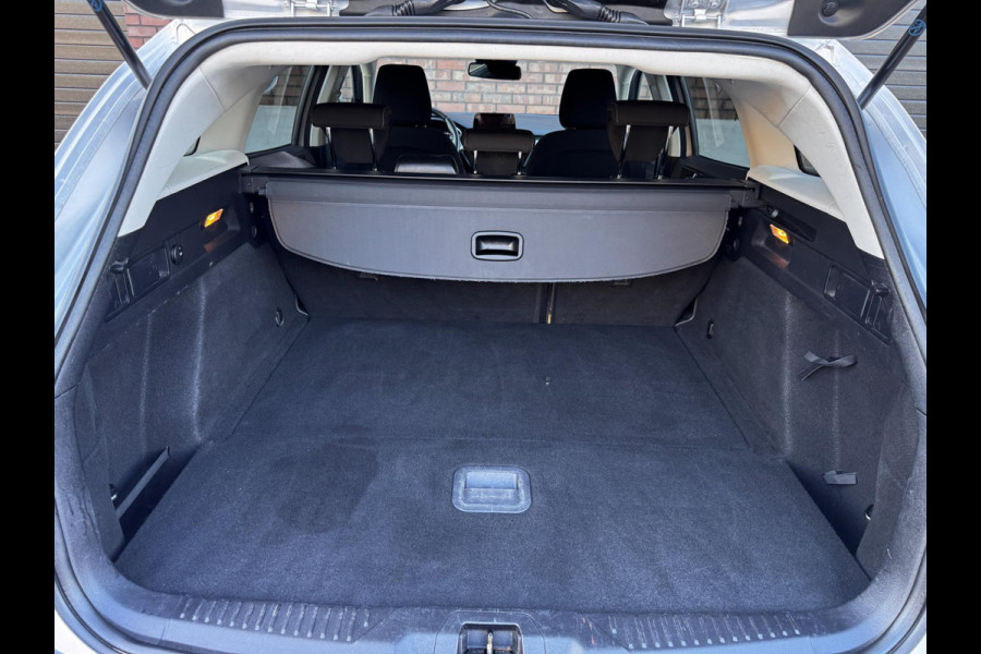 Ford FOCUS Wagon 1.5 Titanium / 150 PK / Trekhaak / Navigatie / Climate Control / PDC voor + Achter / NED-Focus