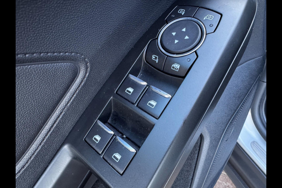 Ford FOCUS Wagon 1.5 Titanium / 150 PK / Trekhaak / Navigatie / Climate Control / PDC voor + Achter / NED-Focus