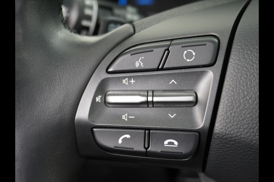 Hyundai Kona EV 64kWh 204pk 3 Fase lader Premium Leer Elektr.Schuif-K-dak Apple Carplay Android Navi Camera Elektr.Stoelen+Verwarmd+Ventilati Heerlijke, sterke FEV , Enorm Efficient en grote accu! 444km wltp range 48.000 nieuw  Orig.NLse auto krachtige motor met 395Nm koppel / 204pk