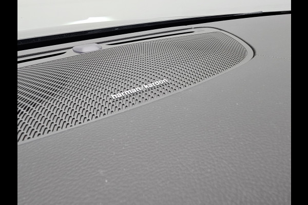 Volvo V90 T8 AWD R-Design Plug In Hybrid 394pk PHEV | Panodak | Adaptive Cruise | Harman Kardon | Alcantara Sportstoelen | Parkassist | Apple Carplay | 19"L.M | Pilot Assist |