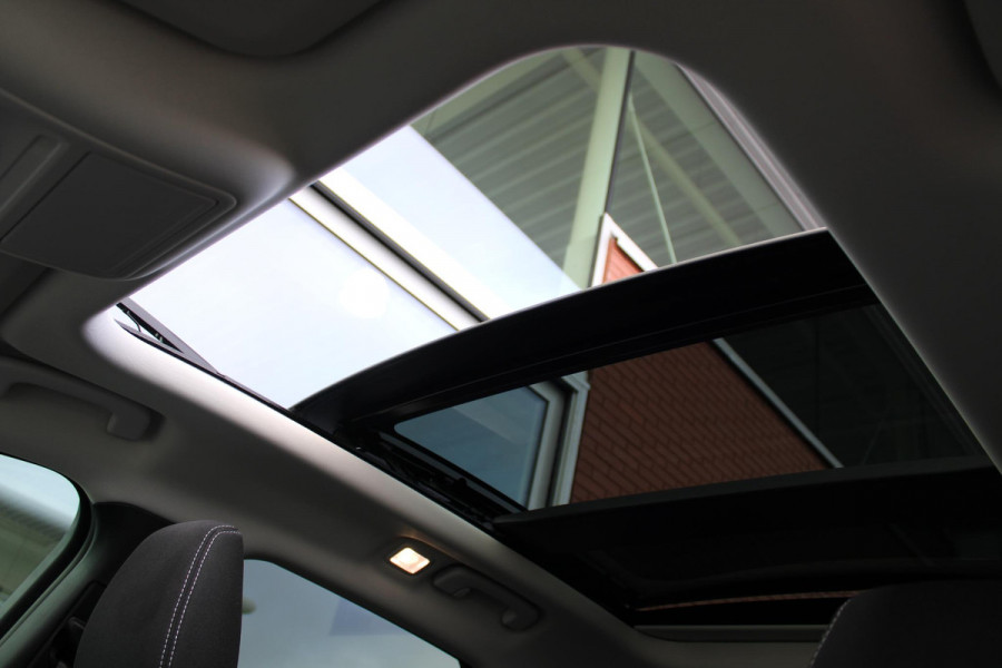 Ford Kuga 243pk | Nieuw model! | Driver Assistance Pack | Winterpack | Panorama dak | 2.100kg Trekgewicht