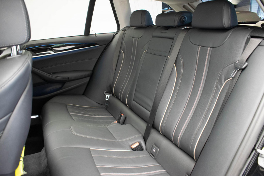 BMW 5 Serie Touring 530e Business Edition Plus |Pano|Laser|Memory|HUD|Adaptive|Ambient|Virtual|