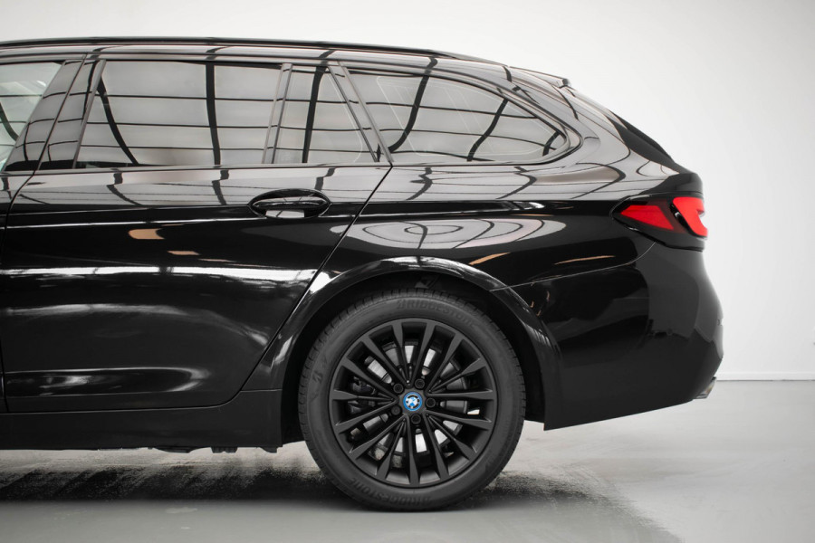 BMW 5 Serie Touring 530e Business Edition Plus |Pano|Laser|Memory|HUD|Adaptive|Ambient|Virtual|