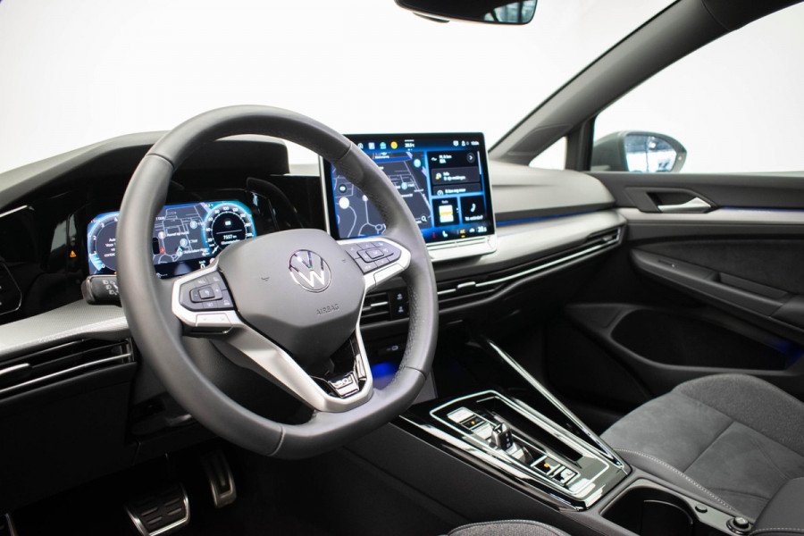 Volkswagen Golf 8.5 1.5 eTSI |NWE Model|Pano|Massage|Memory|HUD|ACC|