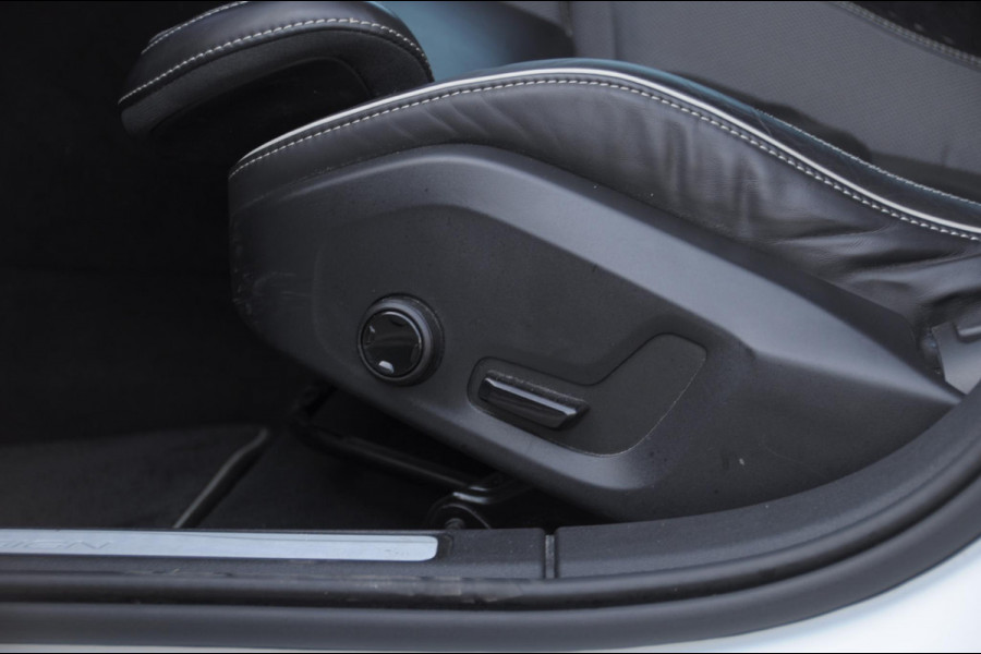 Volvo V60 T5 250PK Automaat R-Design / Cruise control / Stoel - en stuurwielverwarming / Navigatie / Elektrische trekhaak / Eleketrische achterklep / Parkeersensoren met camera