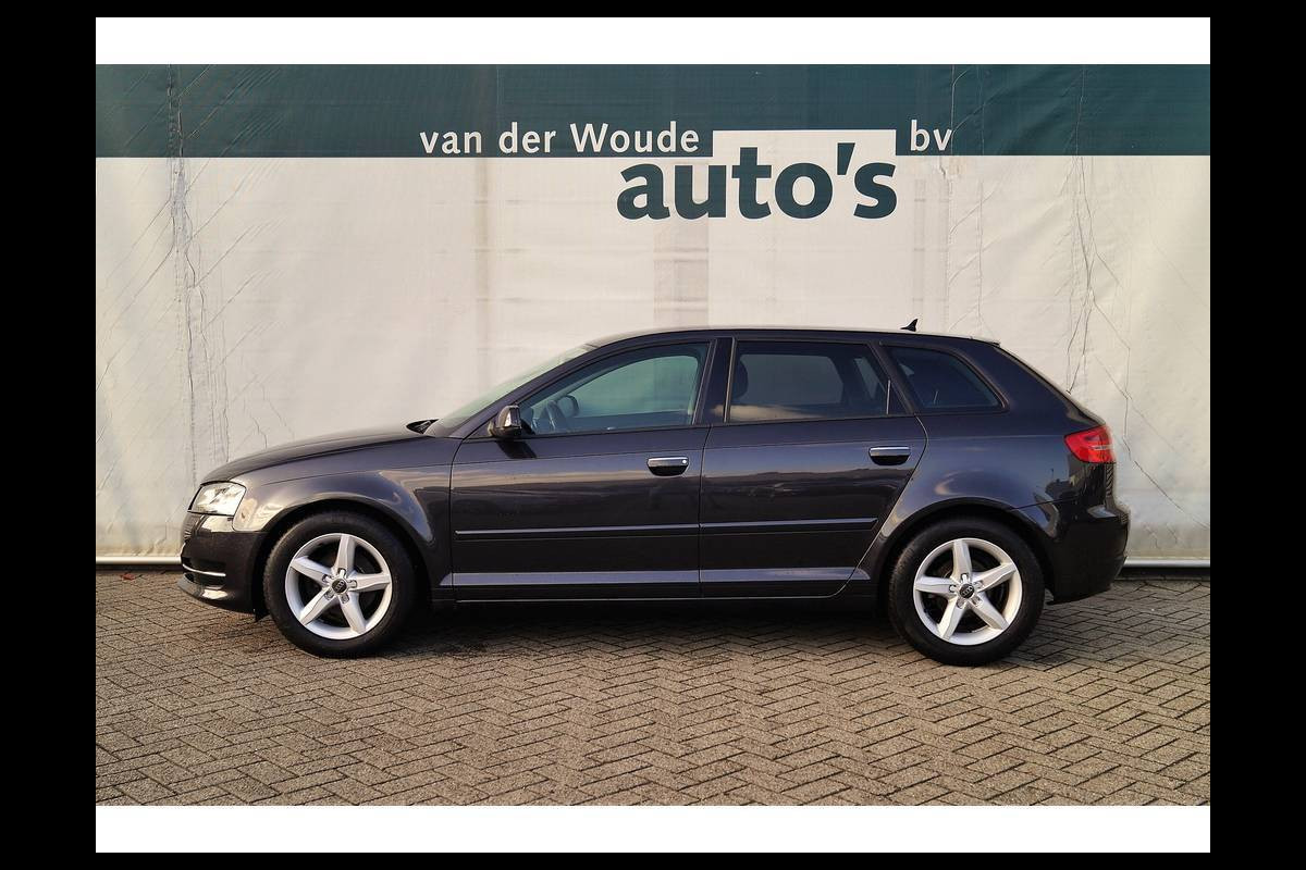 Audi A3 Sportback 1.6 TDI Advance -XENON-ECC-PDC-