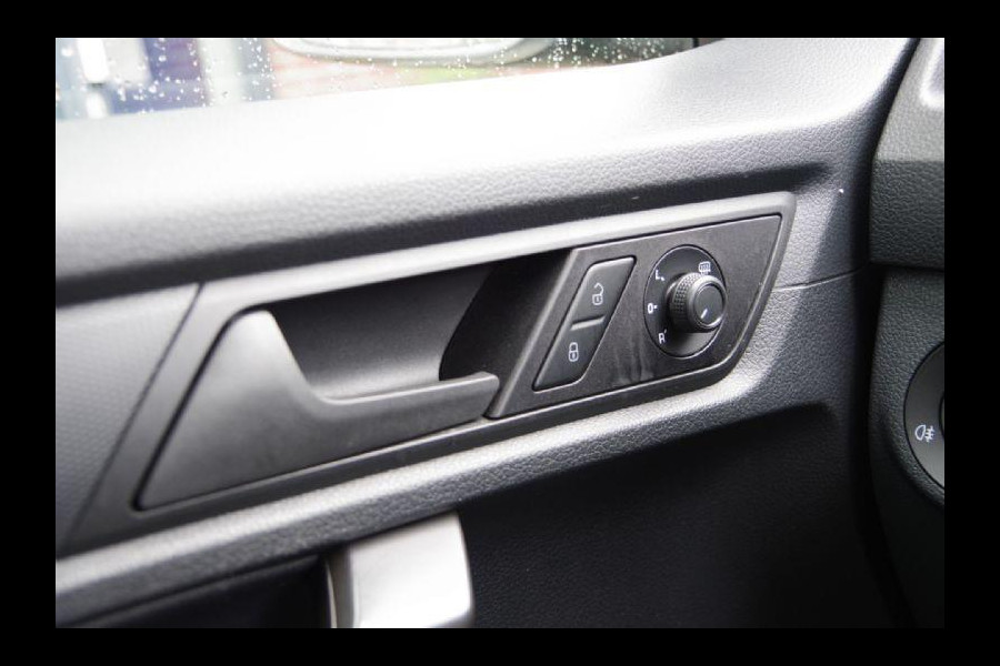 Volkswagen Caddy 2.0 TDI E6, 150PK, 2X SCHUIFDEUR, LEDER, TREKHAAK, HOOGGLANS GRILLE, APPLE CARPLAY, AIRCO, DAB, BLUETOOTH