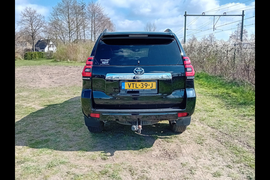 Toyota Land Cruiser 2.8 D-4D-F Professional Blind Van