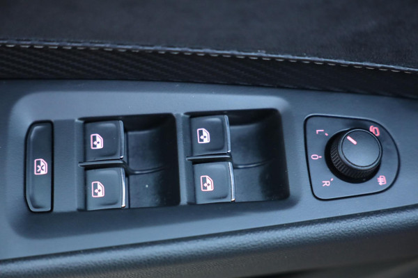 Seat León ST 2.0 TSI CUPRA 300 / Aut / NAP / Acc / F1 / Open Panoramadak / Camera / Sfeerverlichting / Led / Pdc / Allu Velgen