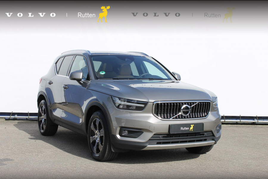 Volvo XC40 B4 211pk Automaat Inscription Panoramisch schuif-kanteldak / Adaptieve Cruise control / Trekhaak / 19" lichtmetalen velgen / Apple Carplay / Harman Kardon Audio