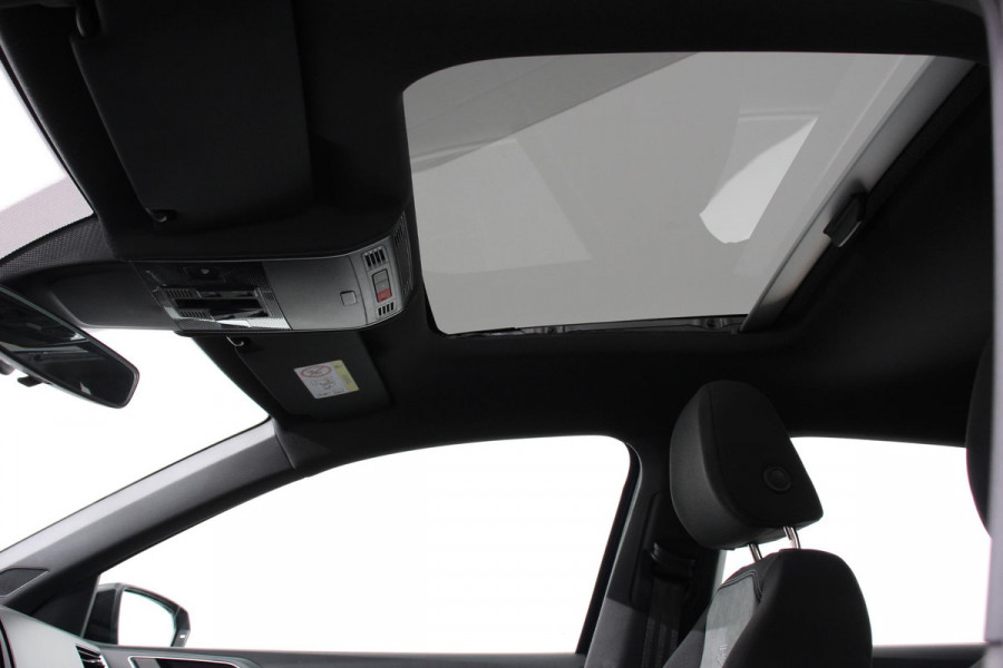 Volkswagen Polo 1.0 TSI DSG R-Line | DEMO ! | Panorama dak Navigatie App Connect Climate Control DAB | LED Parkeer sensoren Camera Cruise control adaptive Lichtmetalen velgen