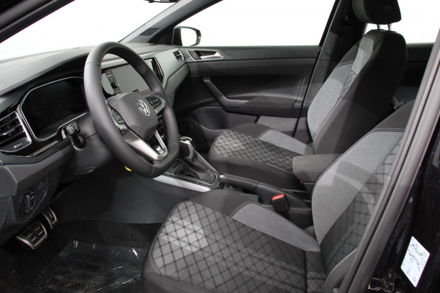 Volkswagen Polo 1.0 TSI DSG R-Line | DEMO ! | Panorama dak Navigatie App Connect Climate Control DAB | LED Parkeer sensoren Camera Cruise control adaptive Lichtmetalen velgen