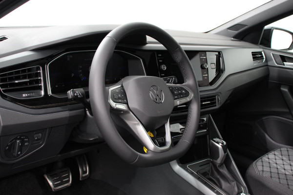 Volkswagen Polo 1.0 TSI DSG R-Line | DEMO ! | Panorama dak Navigatie App Connect Climate Control DAB | LED Parkeer sensoren Camera Cruise control adaptive Lichtmetalen velgen