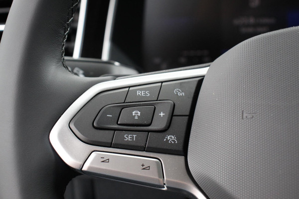 Volkswagen Polo 1.0 TSI DSG R-Line | DEMO ! | Panorama dak Navigatie App Connect Climate Control DAB | LED Parkeer sensoren Camera Cruise control adaptive Lichtmetalen velgen