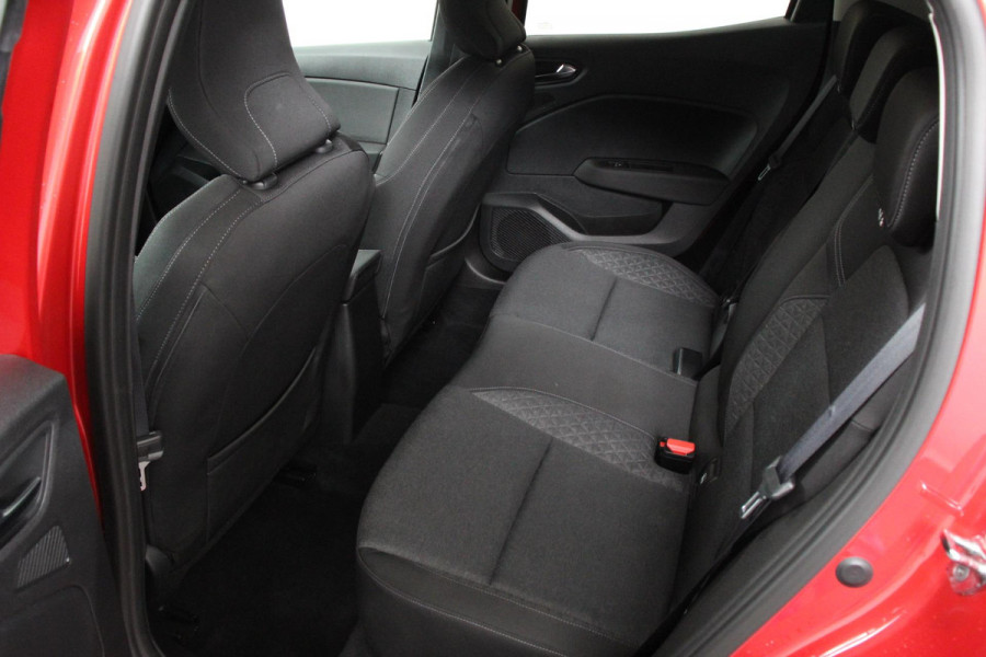 Renault Clio 1.0 TCe 100pk Experience Demo! | Navigatie Climate Control Cruise control Lichtmetalen Velgen Parkeer Sensoren Extra Getint glas 5 deurs
