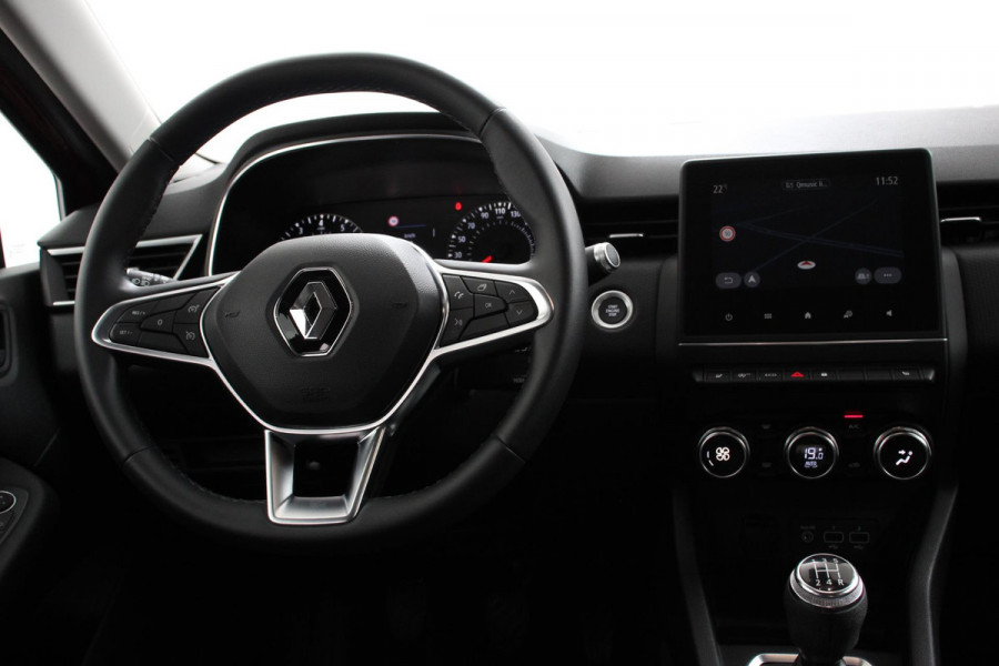 Renault Clio 1.0 TCe 100pk Experience Demo! | Navigatie Climate Control Cruise control Lichtmetalen Velgen Parkeer Sensoren Extra Getint glas 5 deurs