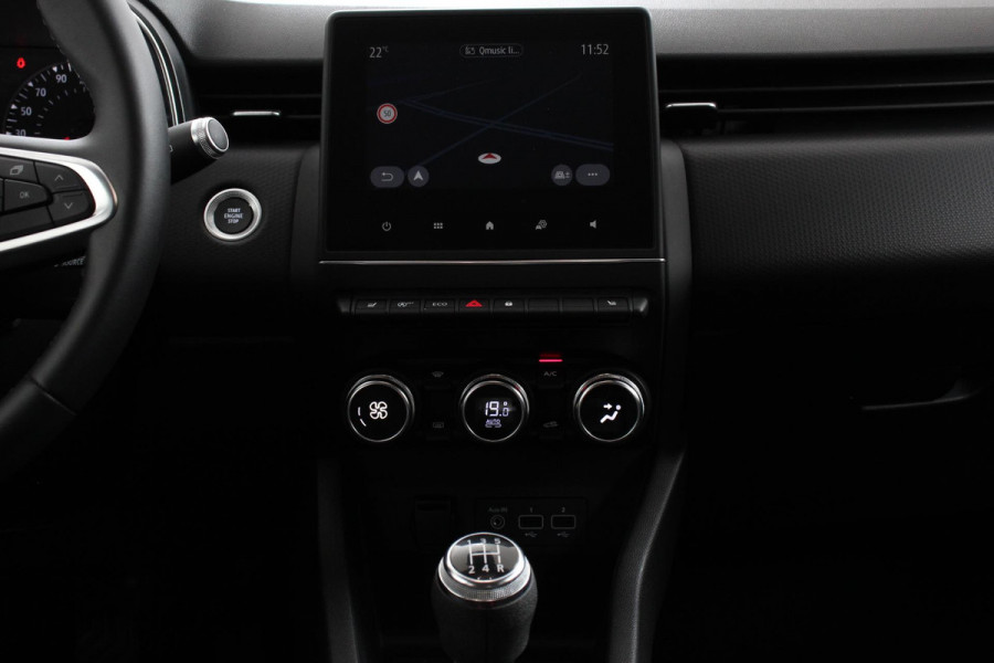 Renault Clio 1.0 TCe 100pk Experience Demo! | Navigatie Climate Control Cruise control Lichtmetalen Velgen Parkeer Sensoren Extra Getint glas 5 deurs