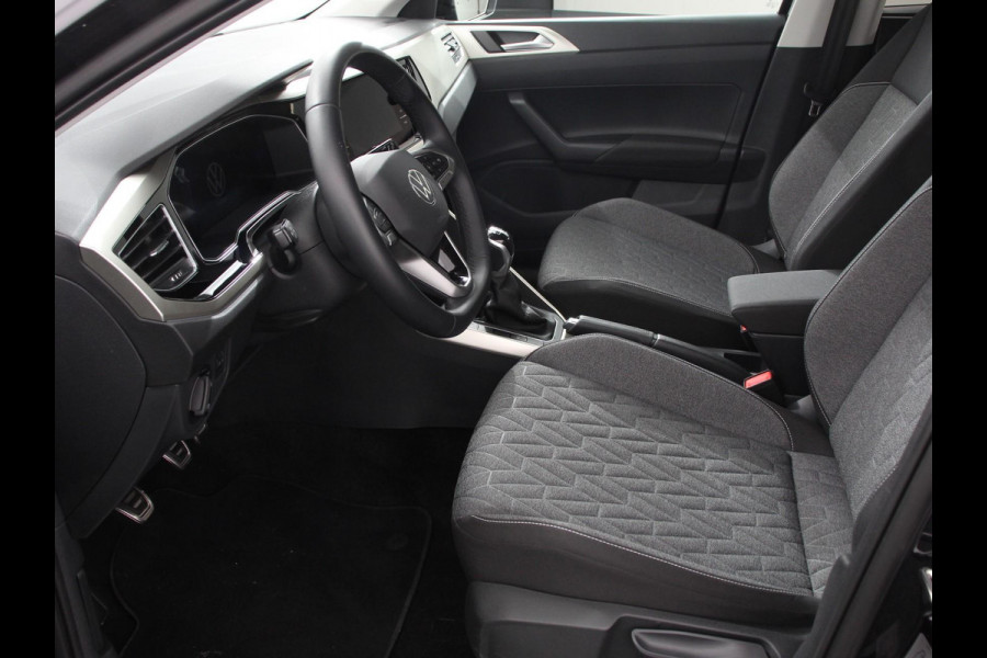 Volkswagen Polo 1.0 TSI Move Navigatie App Connect / Android Auto / Apple Carplay Climate Control Parkeer sensoren Lichtmetalen Velgen Dab Digitale Cockpit