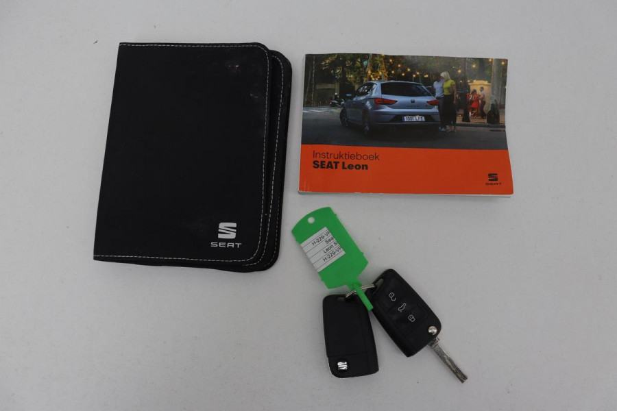 Seat Leon 1.5 TSI Style Ultimate Edition | Stoelverwarming | Adaptive cruise | Camera | Carplay | Beats Audio | Full LED | Keyless | Virtual Cockpit