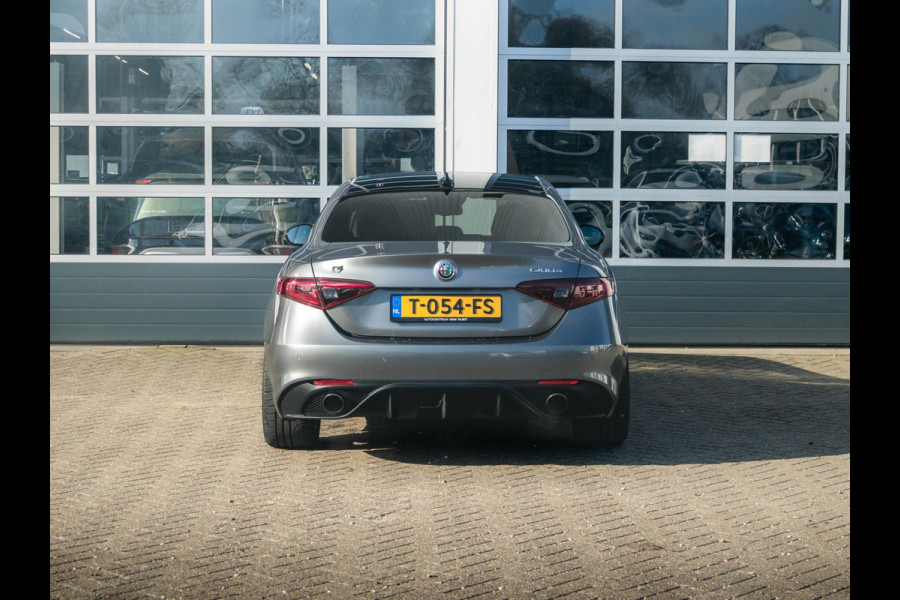 Alfa Romeo Giulia 2.0 Turbo Aut. 280pk AWD Veloce | Schuif/Kanteldak | Stoel- en Stuurverwarming | 18" | Xenon | Flippers