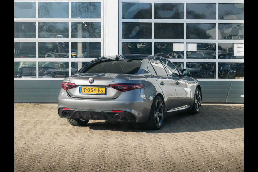 Alfa Romeo Giulia 2.0 Turbo Aut. 280pk AWD Veloce | Schuif/Kanteldak | Stoel- en Stuurverwarming | 18" | Xenon | Flippers
