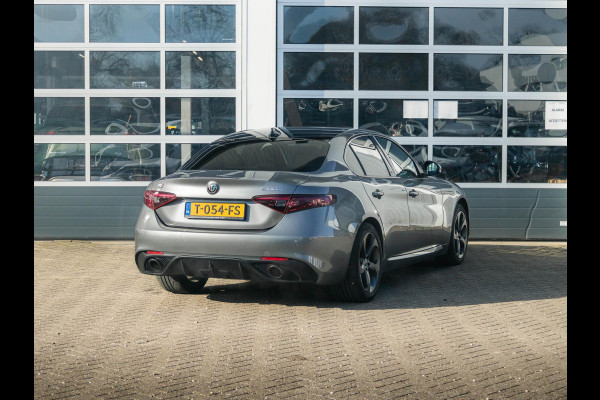 Alfa Romeo Giulia 2.0 Turbo Aut. 280pk AWD Veloce | Schuif/Kanteldak | Stoel- en Stuurverwarming | 18" | Xenon | Flippers
