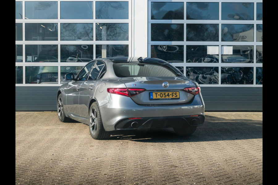 Alfa Romeo Giulia 2.0 Turbo Aut. 280pk AWD Veloce | Schuif/Kanteldak | Stoel- en Stuurverwarming | 18" | Xenon | Flippers