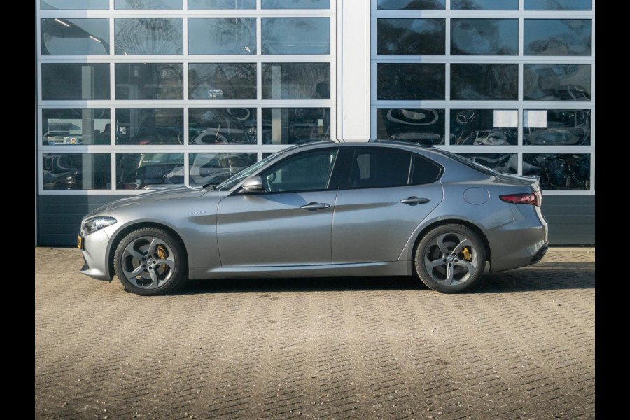 Alfa Romeo Giulia 2.0 Turbo Aut. 280pk AWD Veloce | Schuif/Kanteldak | Stoel- en Stuurverwarming | 18" | Xenon | Flippers
