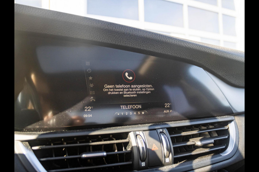 Alfa Romeo Giulia 2.0 Turbo Aut. 280pk AWD Veloce | Schuif/Kanteldak | Stoel- en Stuurverwarming | 18" | Xenon | Flippers